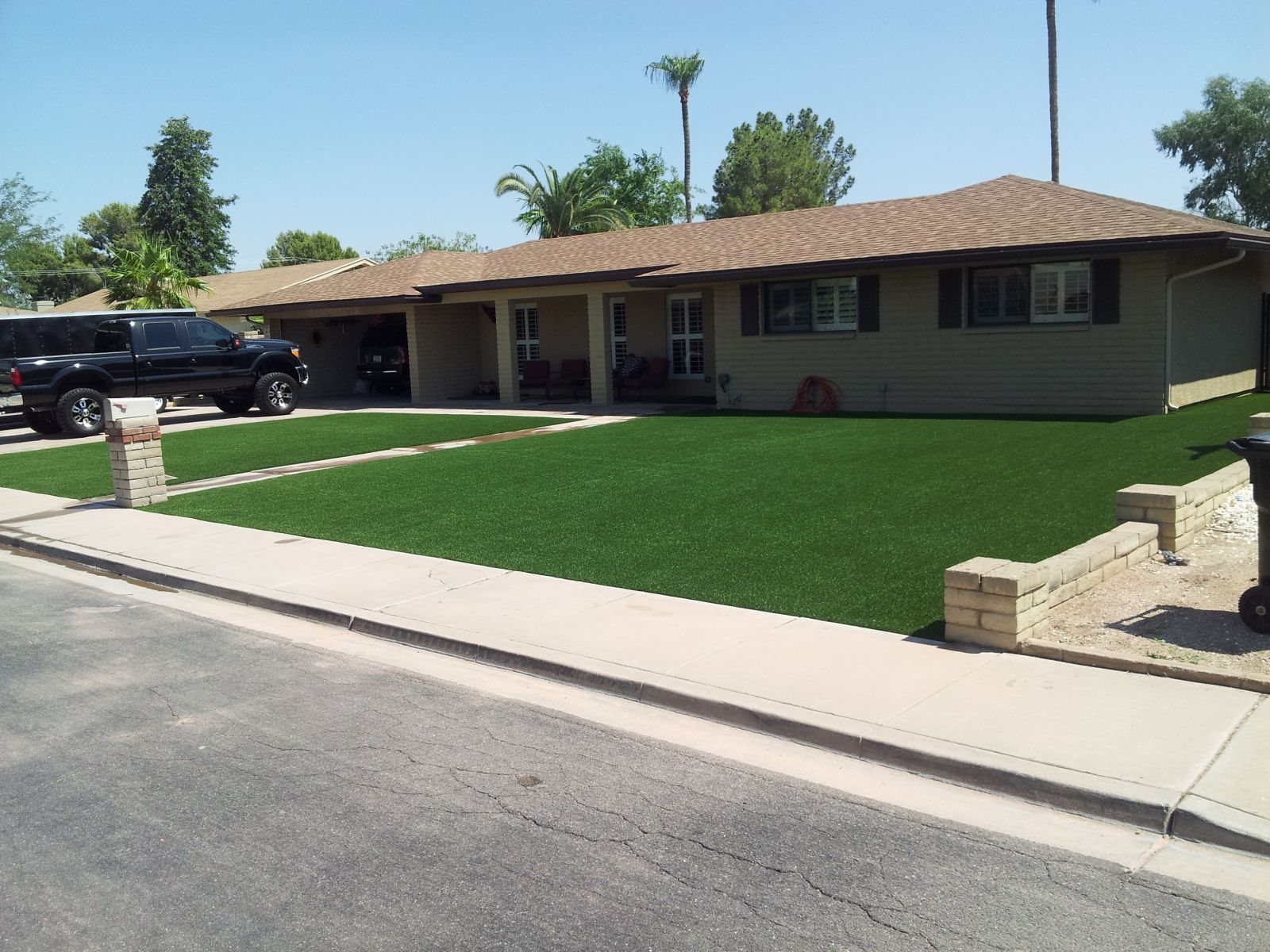 Best Backyard Putting Green Installation With Luxury Turf